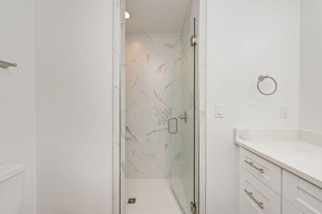 Building Photo - 68 Iris Ln