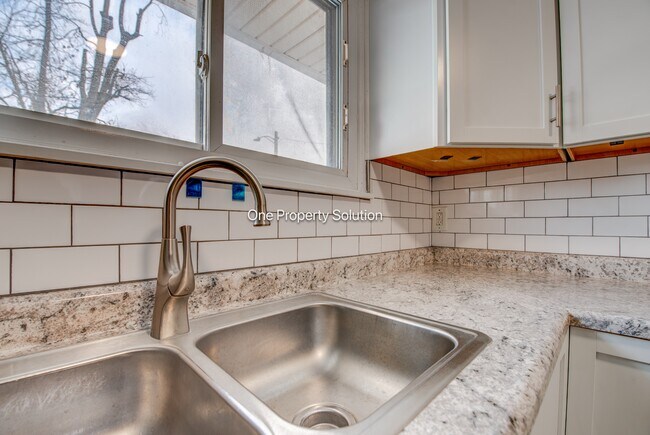 Building Photo - 576 S New Jersey St