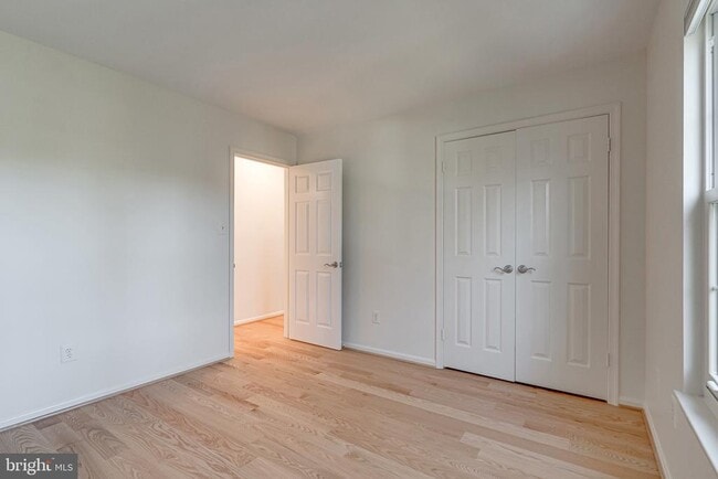 Building Photo - 1423 McLean Mews Ct