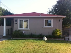 Building Photo - 2421 Rockefeller Ln