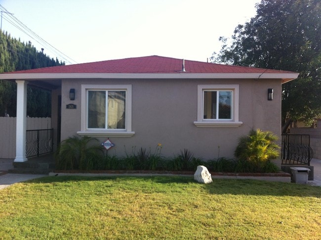 Building Photo - 2421 Rockefeller Ln