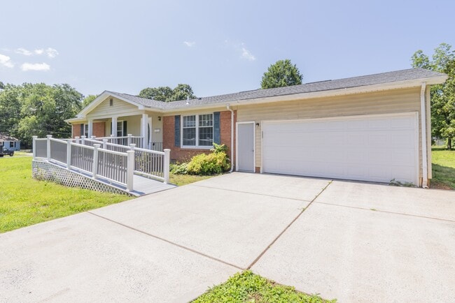 Building Photo - 1601 Sansberry Rd