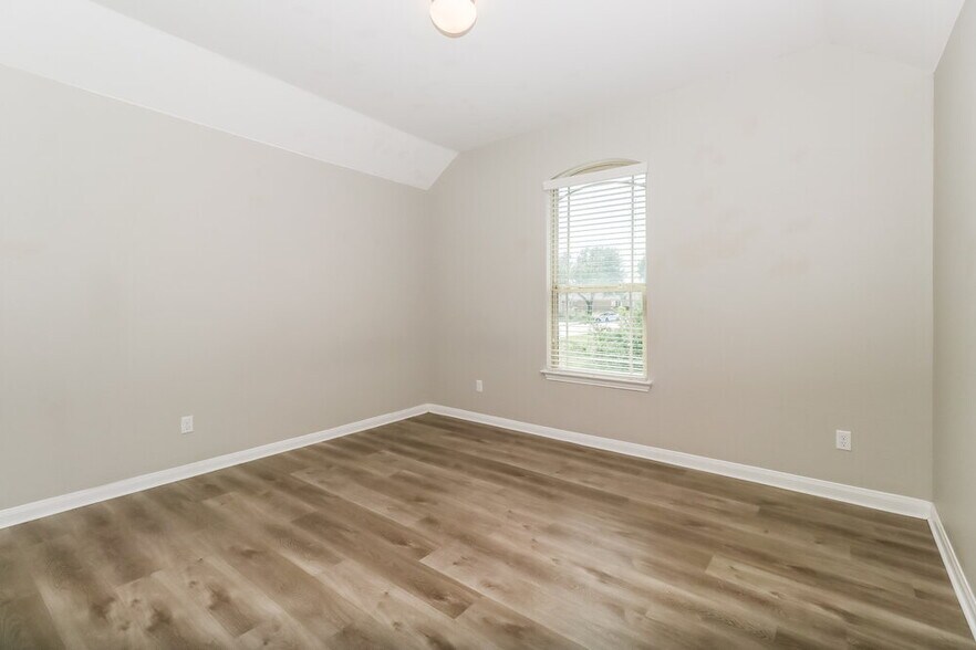 Building Photo - 409 Pinnacle View Dr