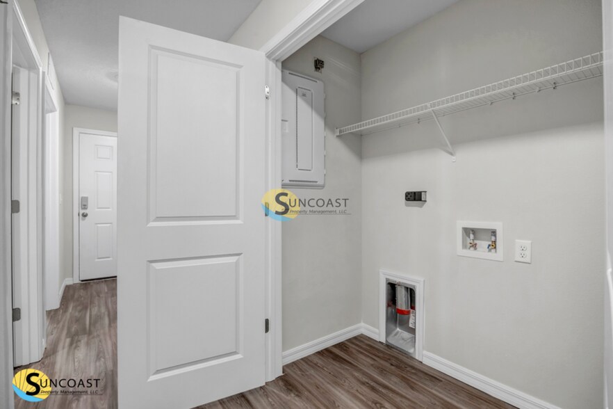 Building Photo - 6474 Sweetbay Ln