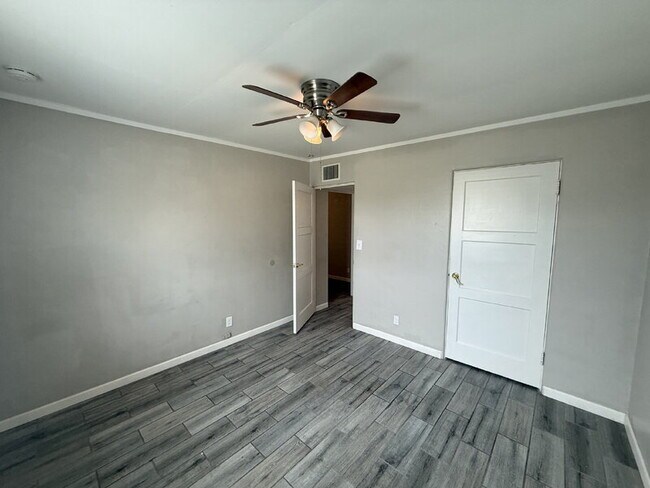 Building Photo - 3525 N Fontana Ave