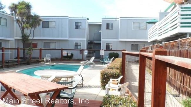 Primary Photo - 1945 42nd Ave