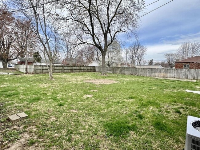 Building Photo - 252 Coovert St