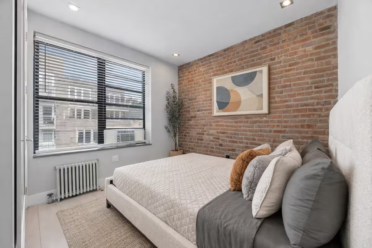 Building Photo - 340 E 50th St