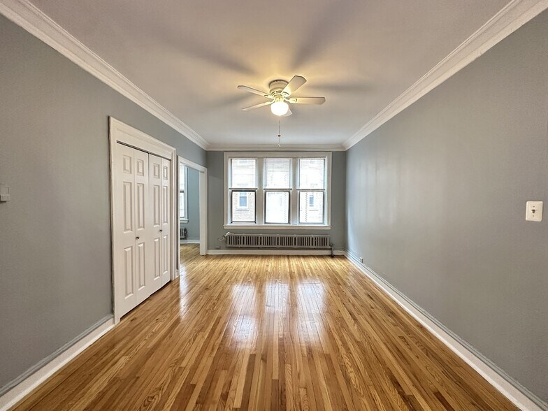 Building Photo - 1363 W Estes Ave