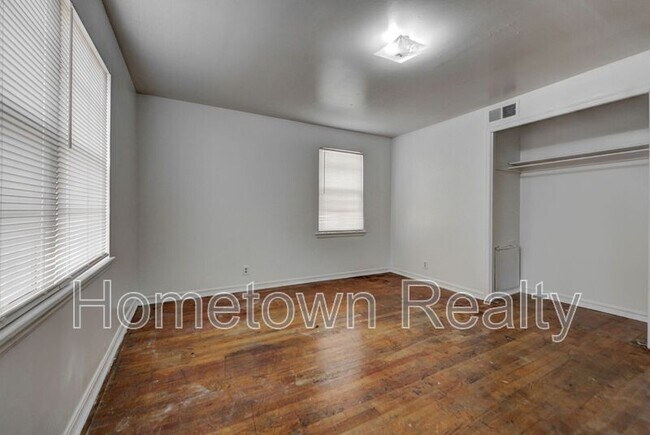 Building Photo - 821 NE 81st St