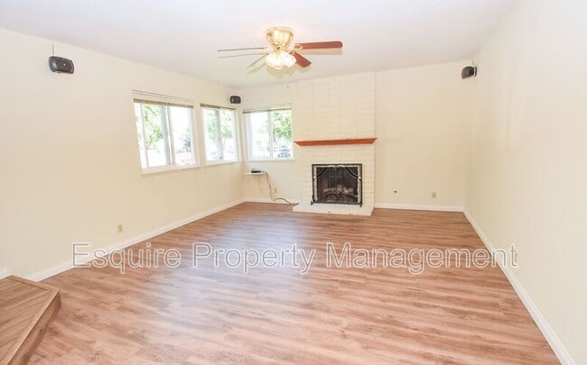 Building Photo - 1300 Gina Dr