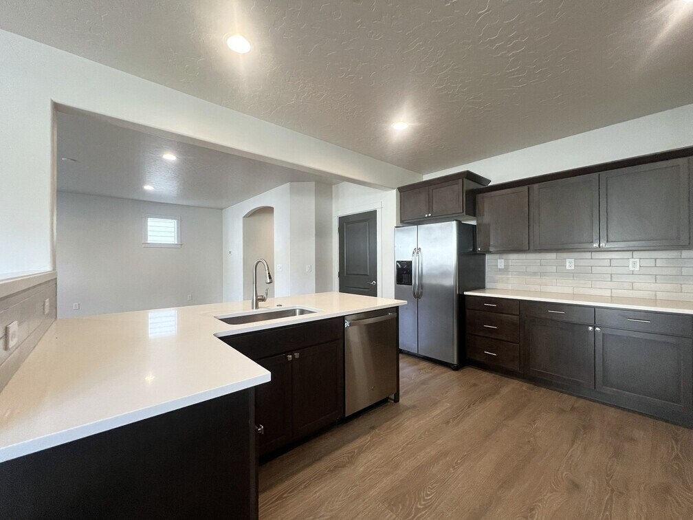 Building Photo - 3315 S Cabin Creek Way