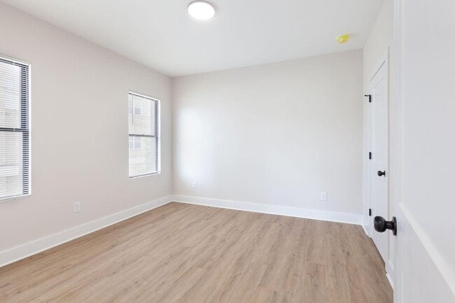 Building Photo - 504 Boulevard NE