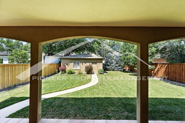 Building Photo - Luxury Meets Location – Impeccable 5BR Hom...