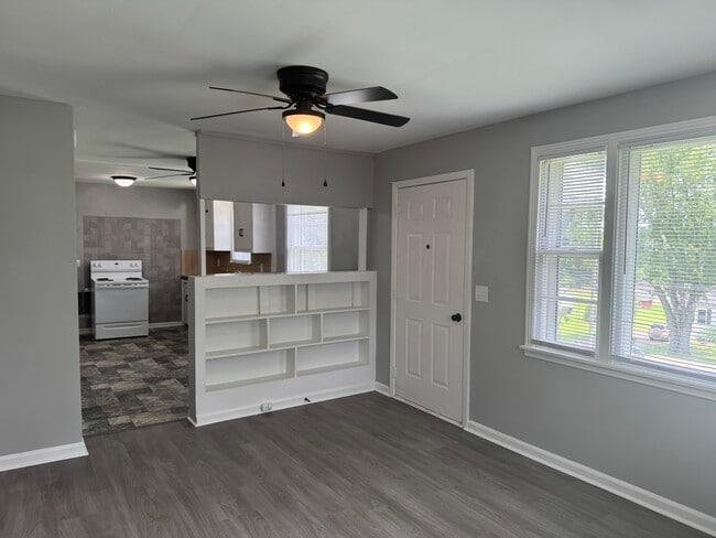 Building Photo - 512 Cottonwood Dr