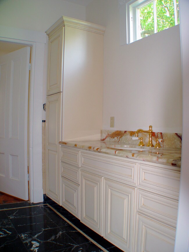 Building Photo - 21 Chestnut St