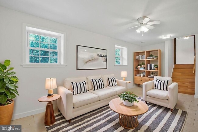 Building Photo - 6327 Joslyn Pl