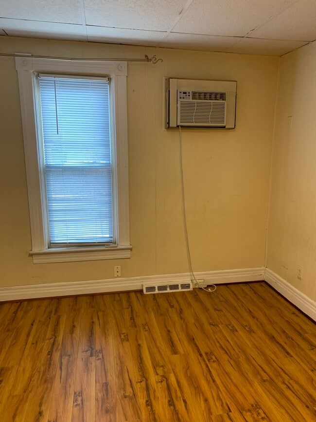 Building Photo - 301 N Washington Ave
