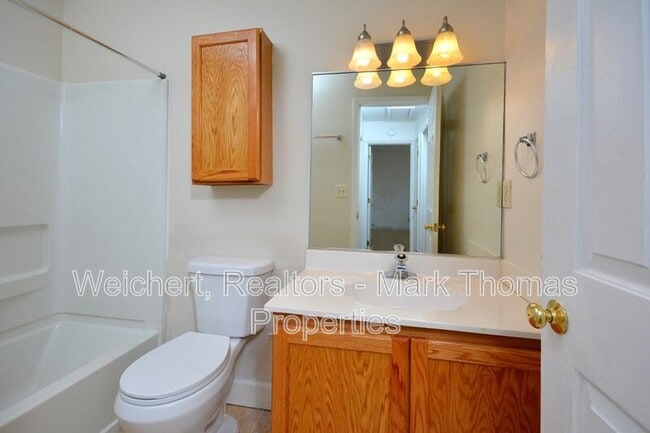 Building Photo - 425 Summerwalk Cir