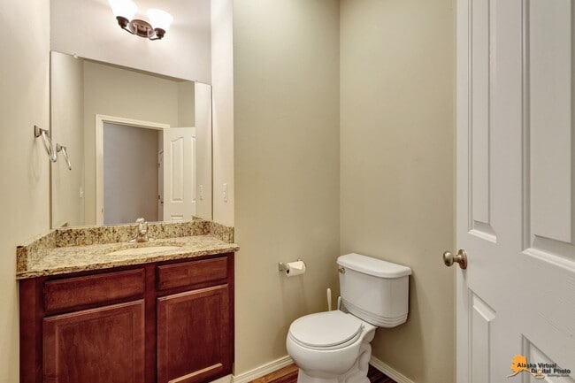 Building Photo - Beautiful 3-Bedroom Half Duplex in Eagle R...