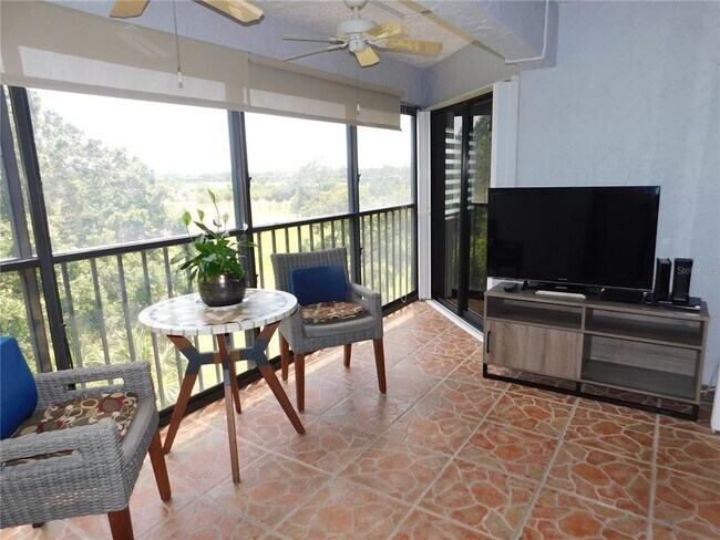 Building Photo - 1843 Golf View Dr