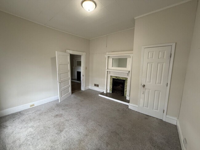 Building Photo - 376 Park Ave