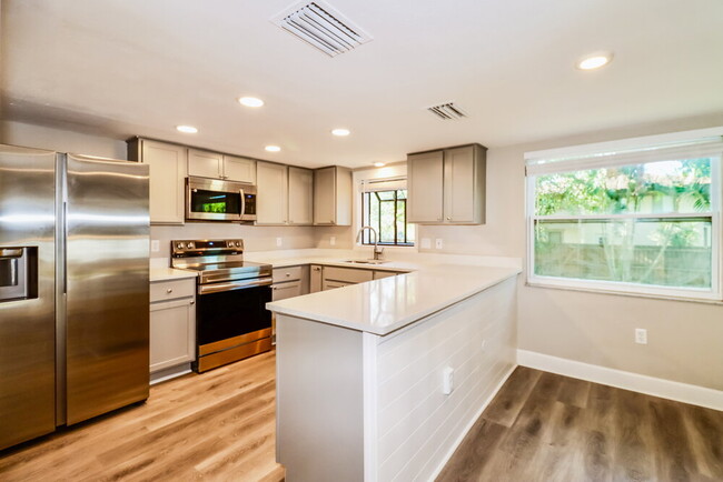 Building Photo - 2971 Longbrooke Way