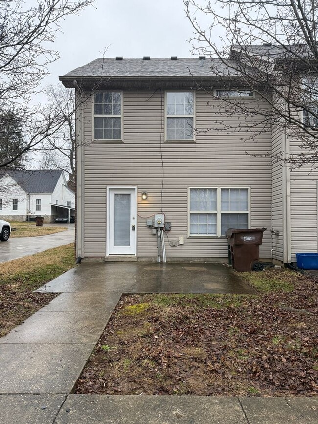 Building Photo - 2 bedroom 2.5 bath townhouse