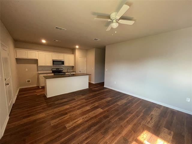 Building Photo - 2825 Peony Dr