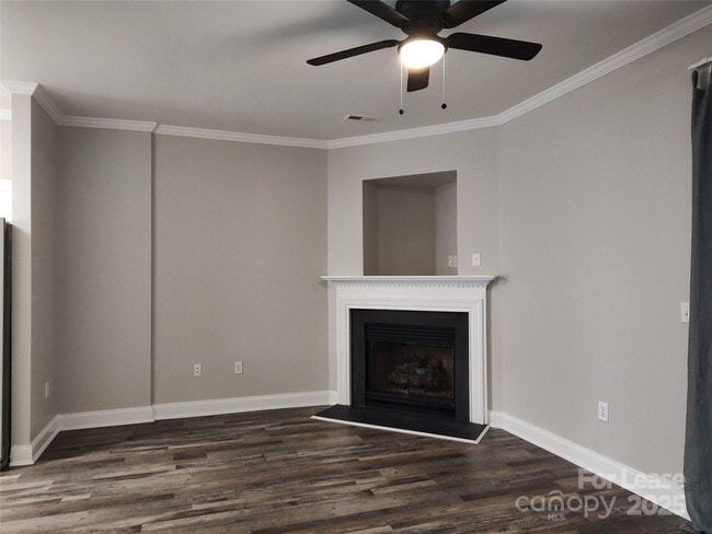 Building Photo - 2120 Sardony Ln