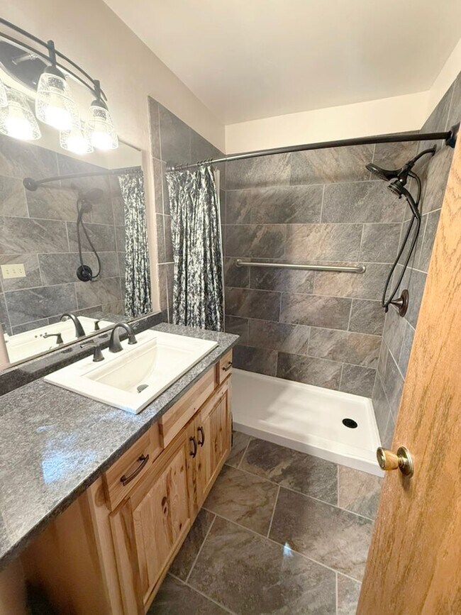 Building Photo - Private and Quiet Six Bedroom Home on 1 Acre, Southside Bozeman