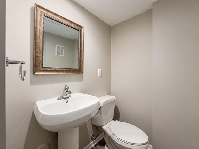Building Photo - 1766 Willoway Cir S