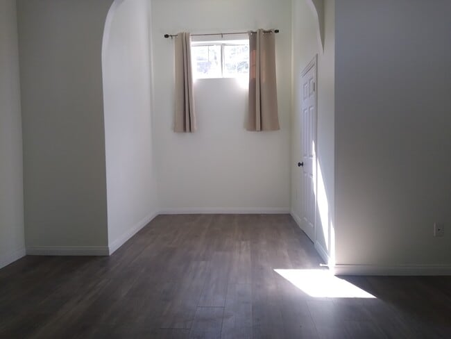 Building Photo - 200 Mooney Dr