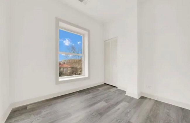 Building Photo - 6216 S Artesian Ave