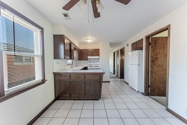 Building Photo - 7560 Banks St