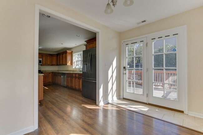 Building Photo - 2 Alden Ave