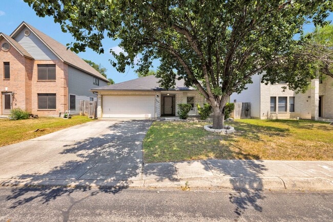Building Photo - Immaculate Single-Story Home with Modern U...