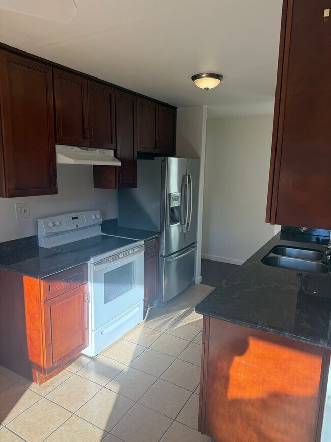 Building Photo - Charming 2-Bedroom Condo in Prime Walnut C...