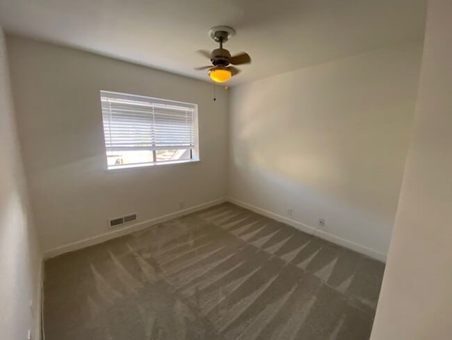 Building Photo - 434 Creekside Ln