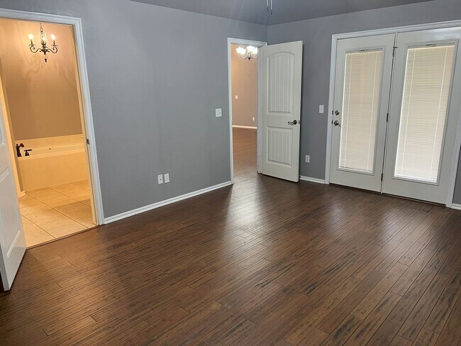 Building Photo - (3) Bed/(2) Bath + Study and Safe Room in ...
