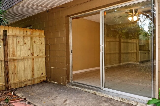 Building Photo - Spacious 2/2 Maitland Townhome with large ...