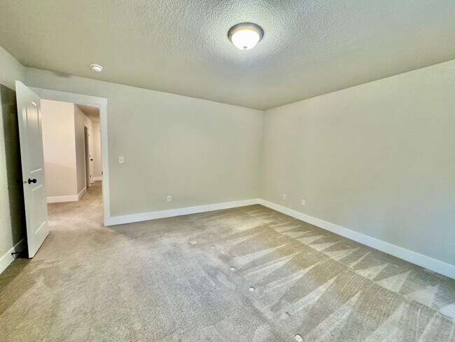 Building Photo - What Beauty! Live with serenity ~ Short distance to the heart of hazel Dell