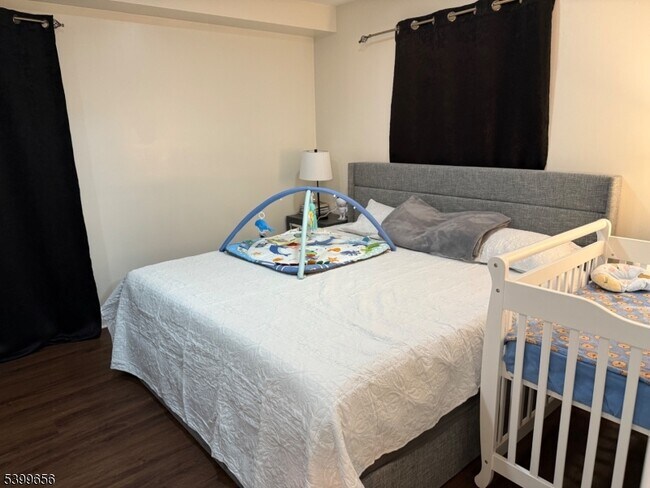 Building Photo - 751 Summer Ave