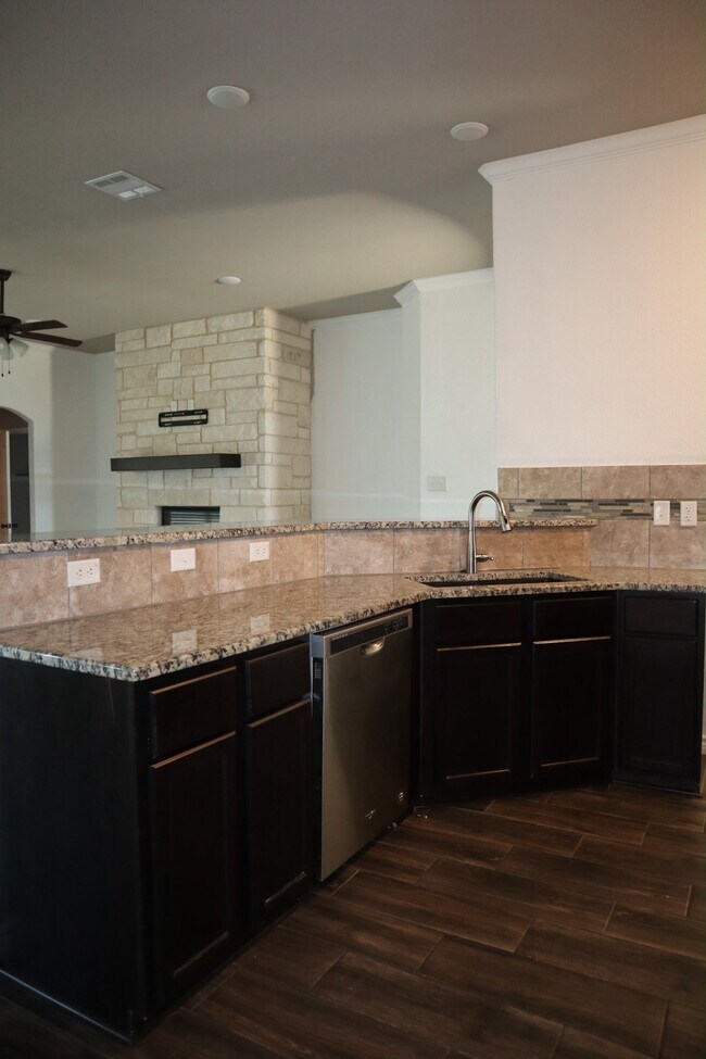 Building Photo - 5207 Colina Dr