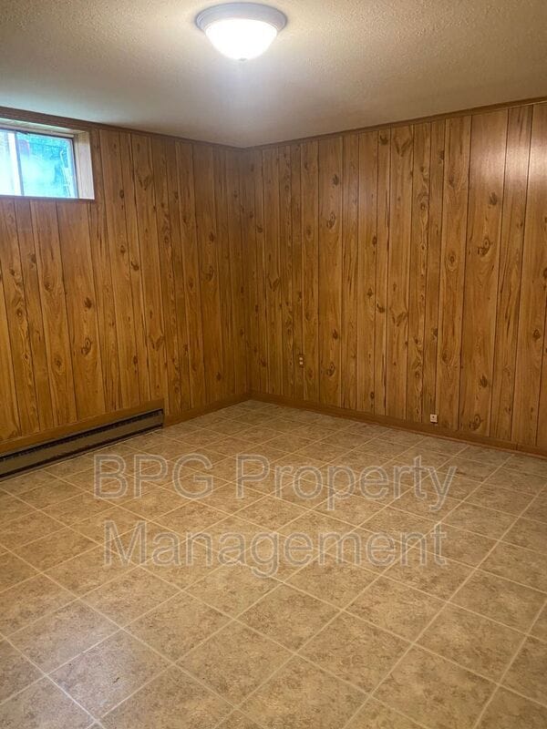 Building Photo - 307 Wintergreen Ave