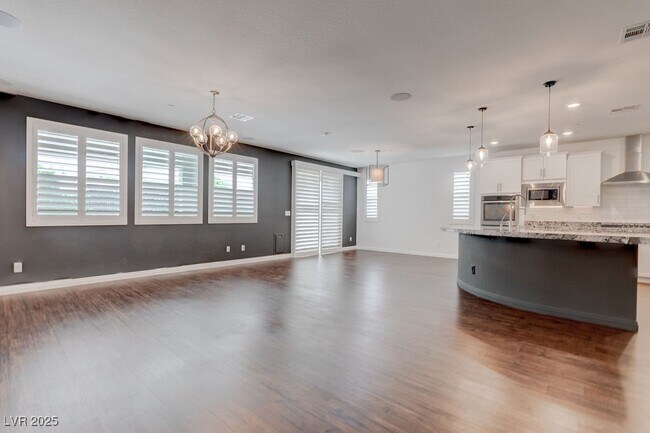 Building Photo - 2489 Cingoli St