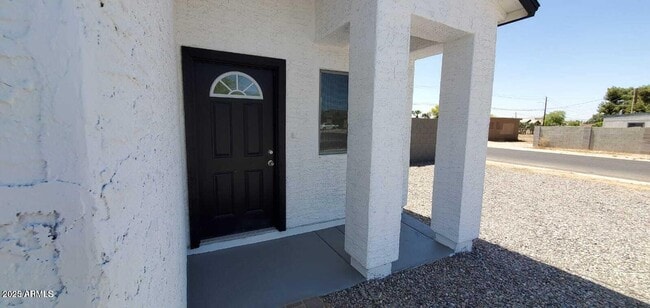 Building Photo - 545 W Ocotillo St