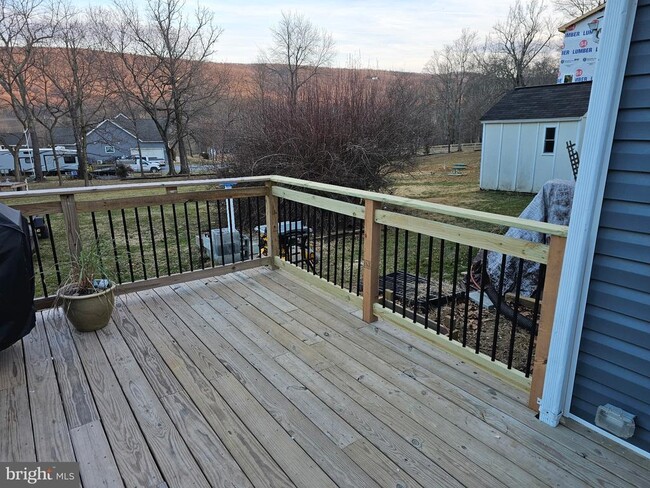 Building Photo - 286 Mission Rd N