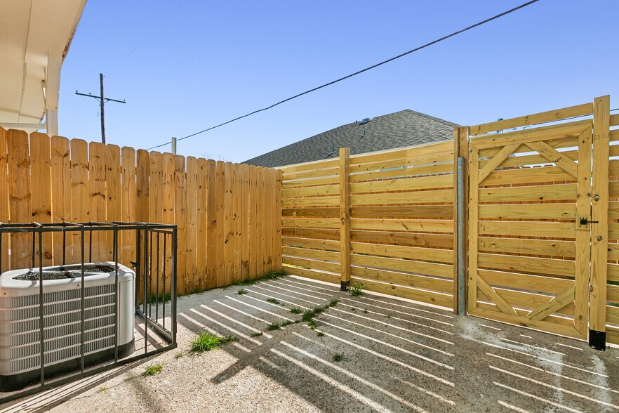 Building Photo - 1124 Tallow Tree Ln