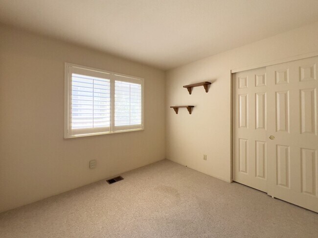 Building Photo - Beautiful Single Level Three Bedroom North...